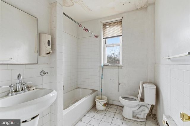 2801 W GIRARD AVE, Philadelphia, PA 19130