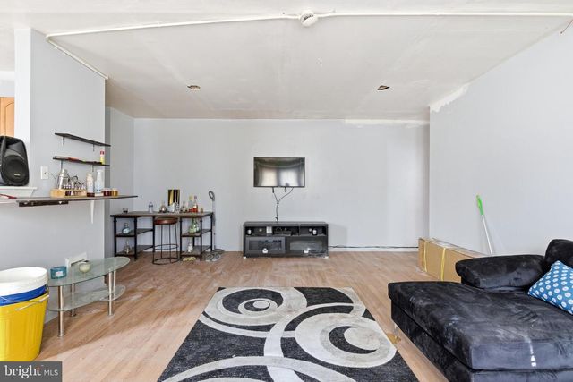 2801 W GIRARD AVE, Philadelphia, PA 19130