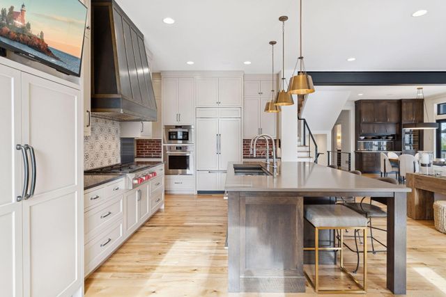 373 Park Street E, Wayzata, MN 55391