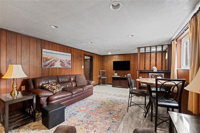 804 Redwood Dr, Cecil, PA 15057