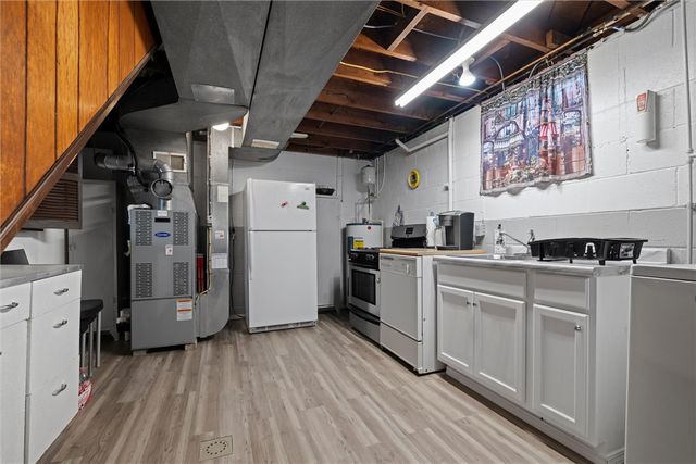 804 Redwood Dr, Cecil, PA 15057