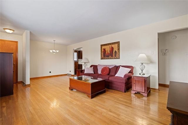 804 Redwood Dr, Cecil, PA 15057