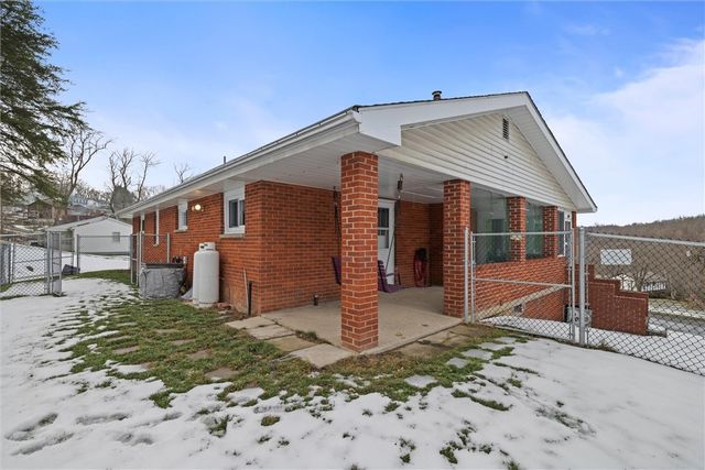 804 Redwood Dr, Cecil, PA 15057