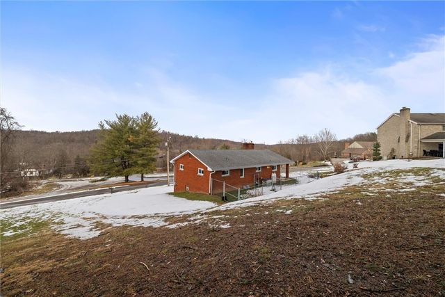 804 Redwood Dr, Cecil, PA 15057