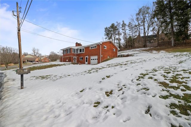 804 Redwood Dr, Cecil, PA 15057