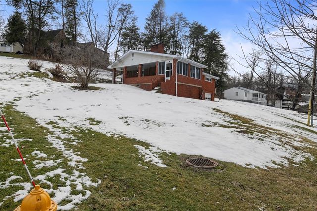 804 Redwood Dr, Cecil, PA 15057