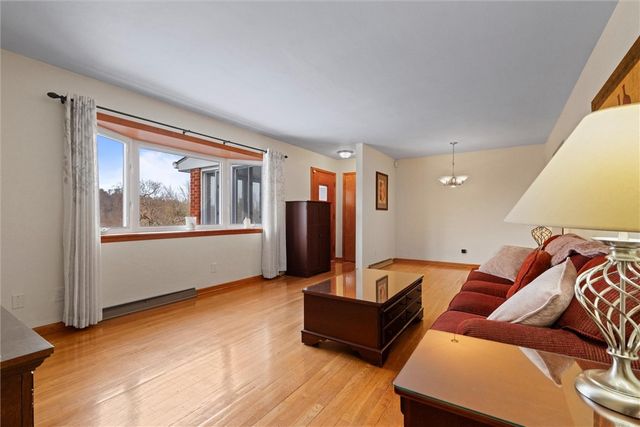 804 Redwood Dr, Cecil, PA 15057