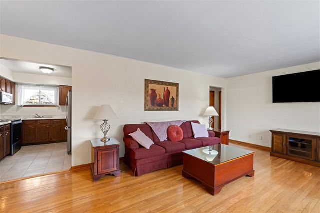 804 Redwood Dr, Cecil, PA 15057