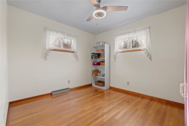 804 Redwood Dr, Cecil, PA 15057