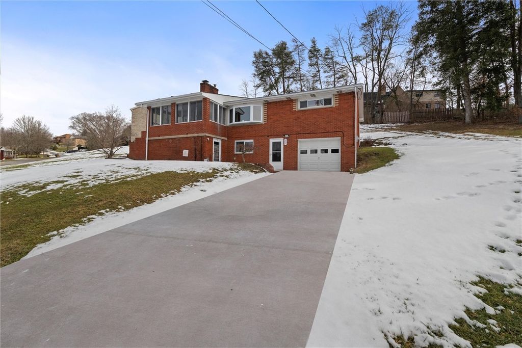 804 Redwood Dr, Cecil, PA 15057