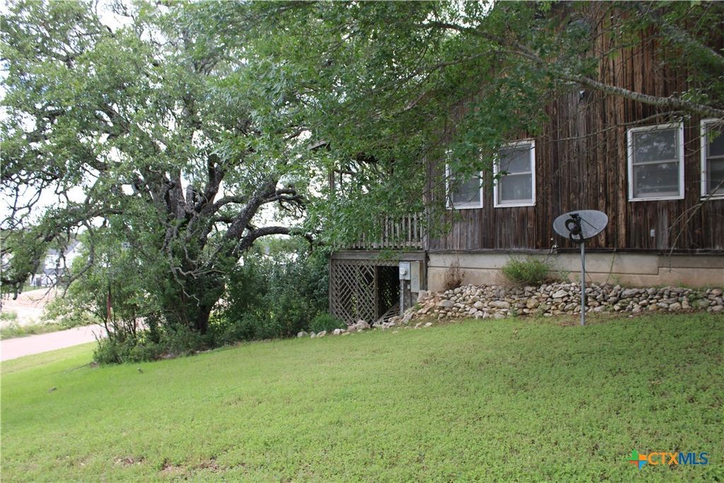 817 Santa Maria Road, Salado, TX 76571