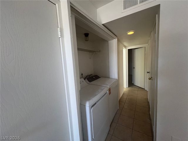2781 ELDORA Circle B, Las Vegas, NV 89146