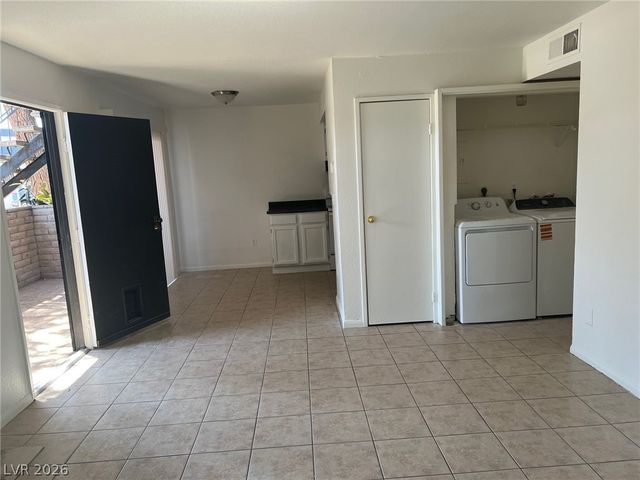 2781 ELDORA Circle B, Las Vegas, NV 89146