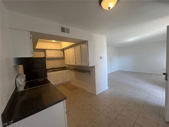 2781 ELDORA Circle B, Las Vegas, NV 89146