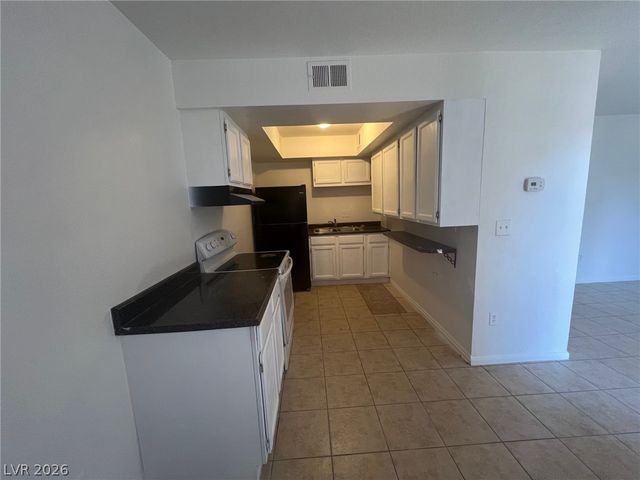 2781 ELDORA Circle B, Las Vegas, NV 89146