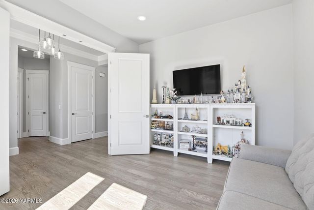 7307 Whitman Ave, Yakima, WA 98903