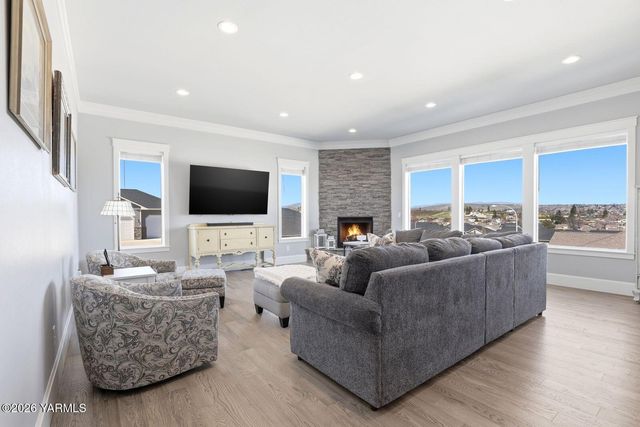 7307 Whitman Ave, Yakima, WA 98903