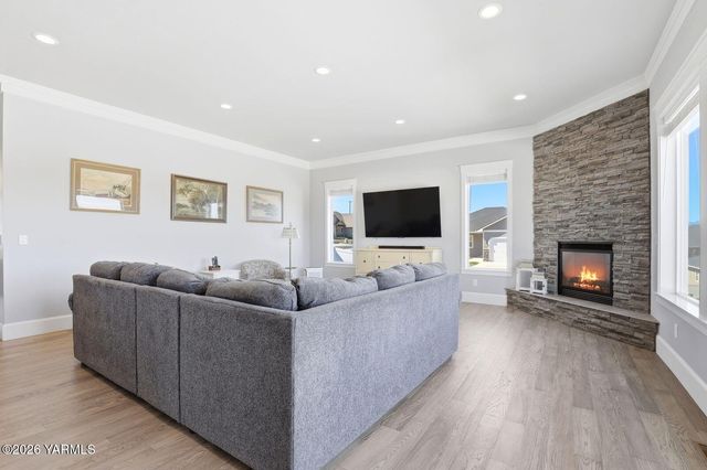 7307 Whitman Ave, Yakima, WA 98903