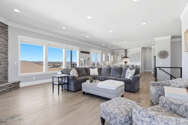 7307 Whitman Ave, Yakima, WA 98903