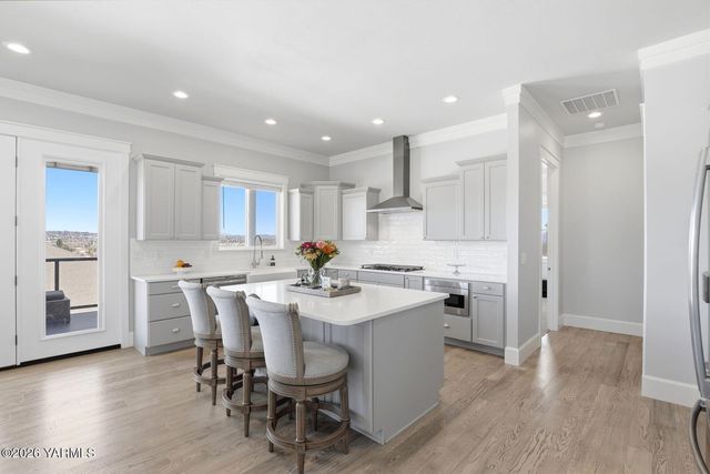 7307 Whitman Ave, Yakima, WA 98903