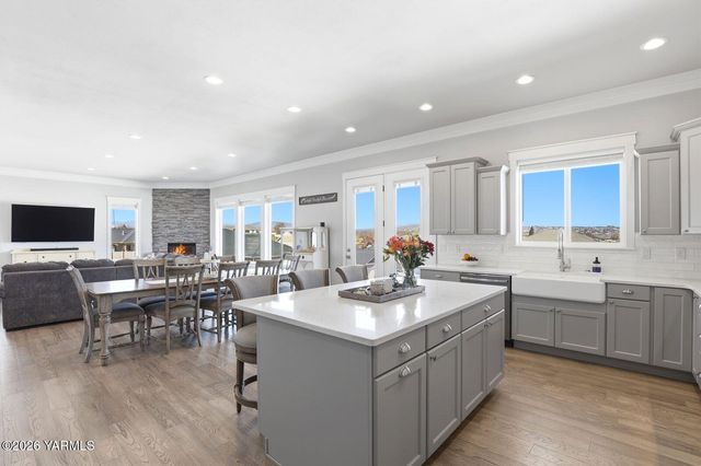 7307 Whitman Ave, Yakima, WA 98903