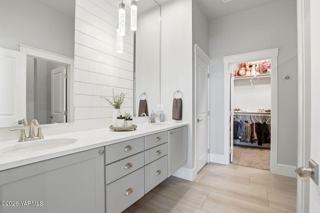 7307 Whitman Ave, Yakima, WA 98903