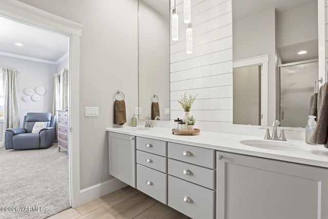 7307 Whitman Ave, Yakima, WA 98903