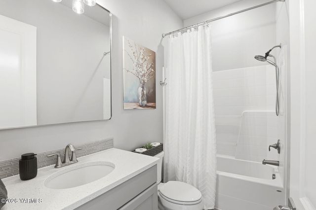 7307 Whitman Ave, Yakima, WA 98903