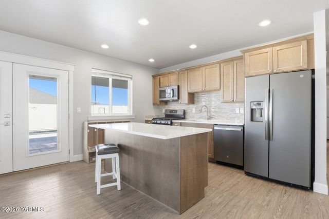 7307 Whitman Ave, Yakima, WA 98903