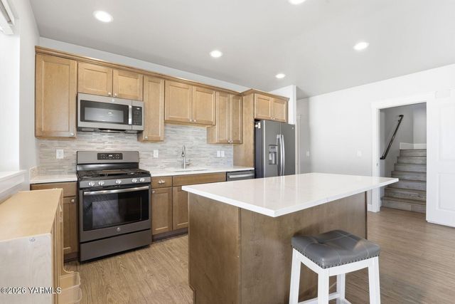 7307 Whitman Ave, Yakima, WA 98903