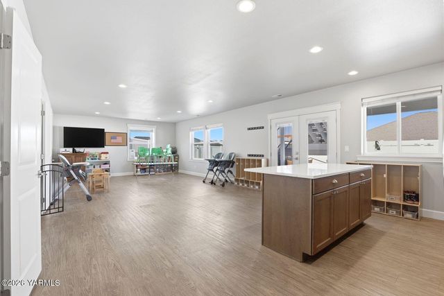 7307 Whitman Ave, Yakima, WA 98903