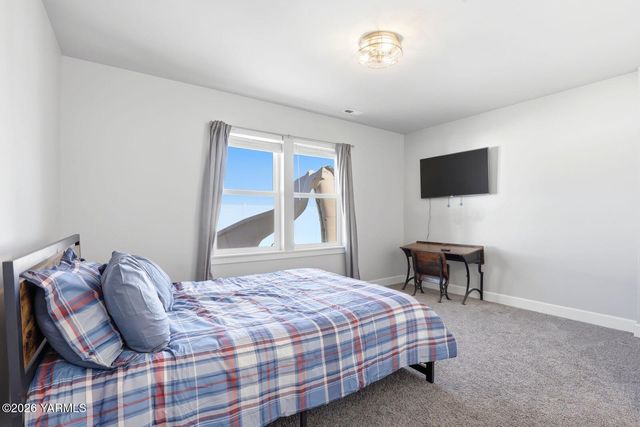 7307 Whitman Ave, Yakima, WA 98903