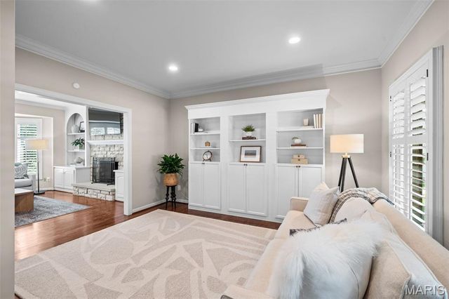 608 Westledge Court, Des Peres, MO 63131
