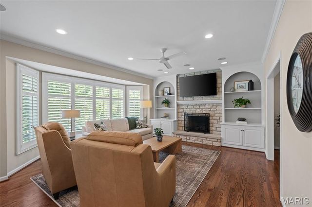 608 Westledge Court, Des Peres, MO 63131