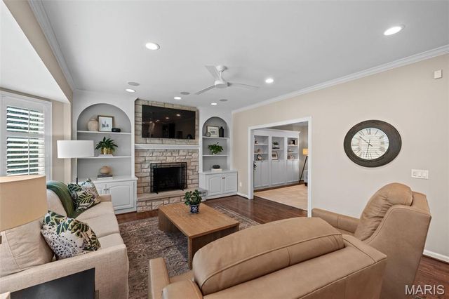 608 Westledge Court, Des Peres, MO 63131