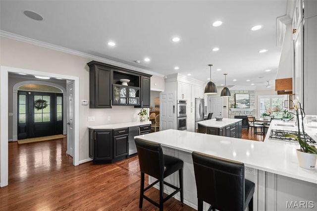608 Westledge Court, Des Peres, MO 63131