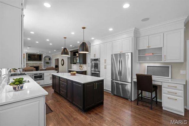608 Westledge Court, Des Peres, MO 63131