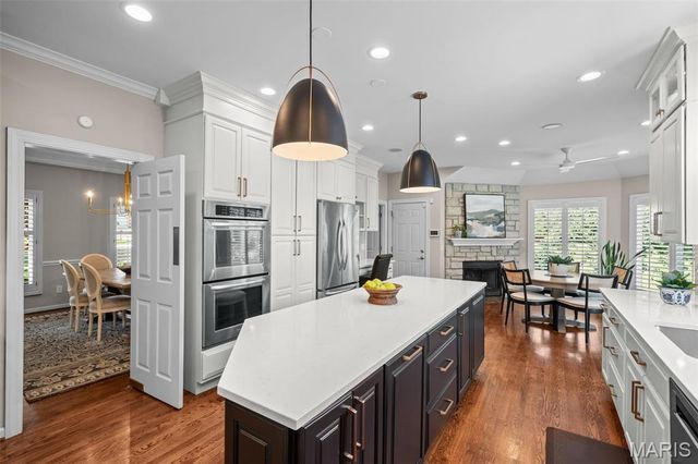 608 Westledge Court, Des Peres, MO 63131