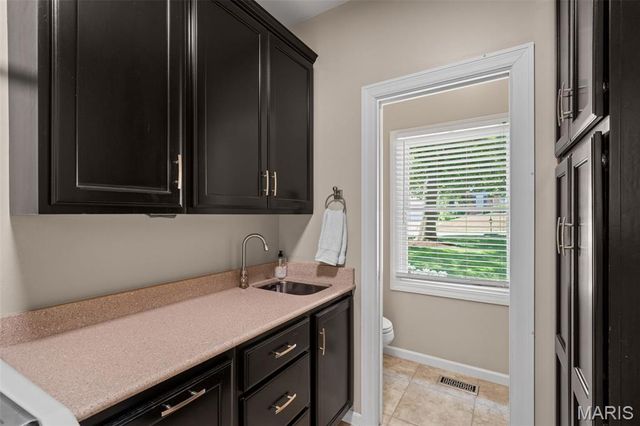 608 Westledge Court, Des Peres, MO 63131