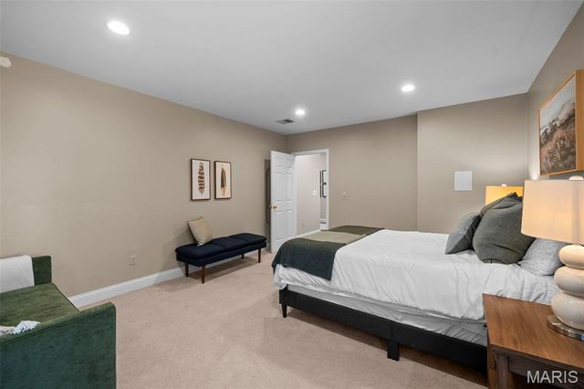 608 Westledge Court, Des Peres, MO 63131