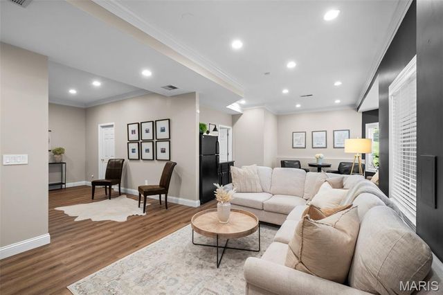 608 Westledge Court, Des Peres, MO 63131