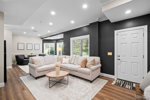 608 Westledge Court, Des Peres, MO 63131