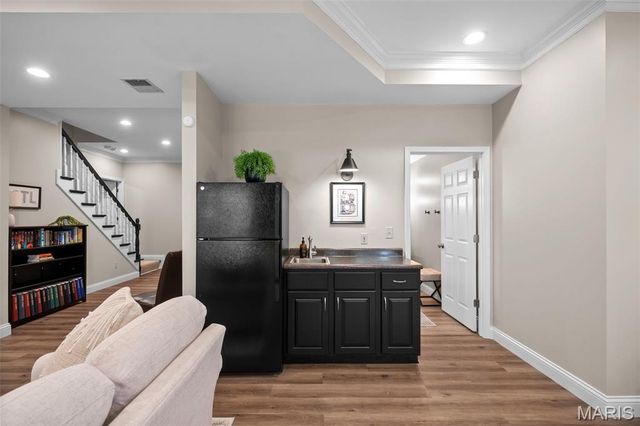 608 Westledge Court, Des Peres, MO 63131