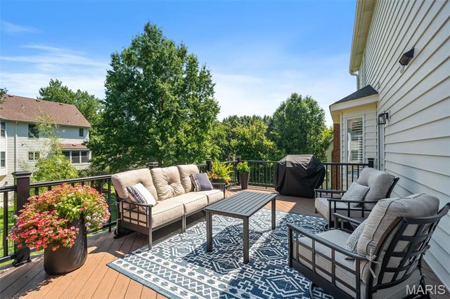 608 Westledge Court, Des Peres, MO 63131