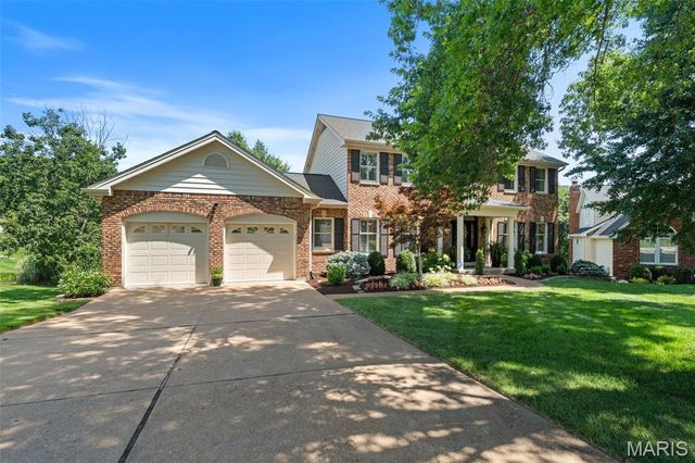 608 Westledge Court, Des Peres, MO 63131