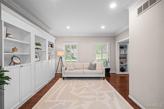 608 Westledge Court, Des Peres, MO 63131