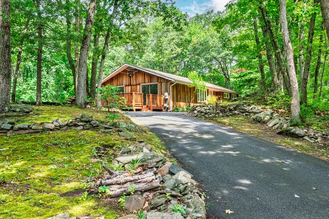 1037 Bartholomew Road, Middletown, CT 06457