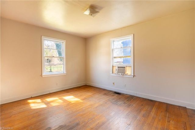 1447 Bretton Street, Winston-salem, NC 27107