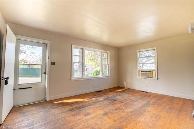 1447 Bretton Street, Winston-salem, NC 27107