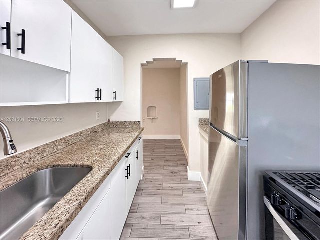 965 Bay Dr 2, Miami Beach, FL 33141